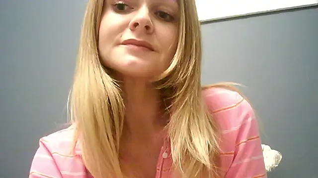 Snapshot of Ginger-bb chatting on 11-01-25, 03:47 Ginger-bb online show from 11-01-25, 03:47
