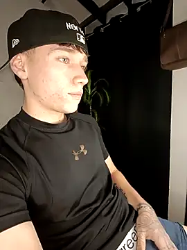 Snapshot of Logan_sixxer chatting on 09-20-25, 10:44 Logan sixxer online show from 09-20-25, 10:44