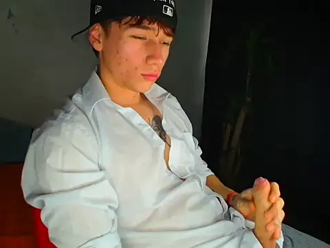 Snapshot of Logan_sixxer chatting on 10-11-25, 07:45 Logan sixxer online show from 10-11-25, 07:45