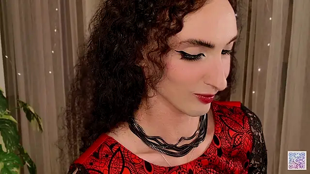 Snapshot of Queen_of_tease chatting on 09-19-25, 04:18 Queen of tease online show from 09-19-25, 04:18