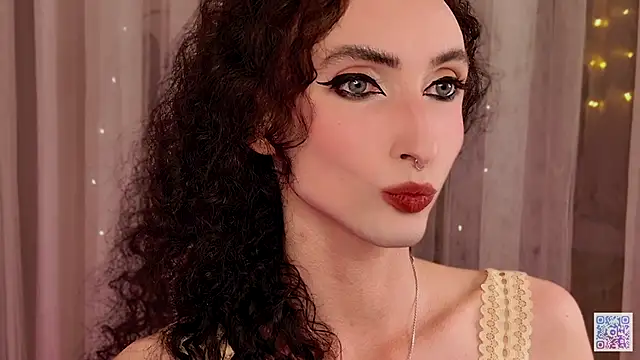 Snapshot of Queen_of_tease chatting on 09-24-25, 04:54 Queen of tease online show from 09-24-25, 04:54