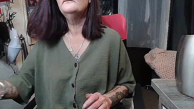 Snapshot of Mistress-Ivy51 chatting on 10-28-25, 05:44 Mistress-Ivy51 online show from 10-28-25, 05:44