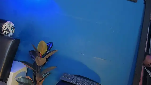 Snapshot of Hanzking01 chatting on 10-26-25, 10:43 Hanzking01 online show from 10-26-25, 10:43