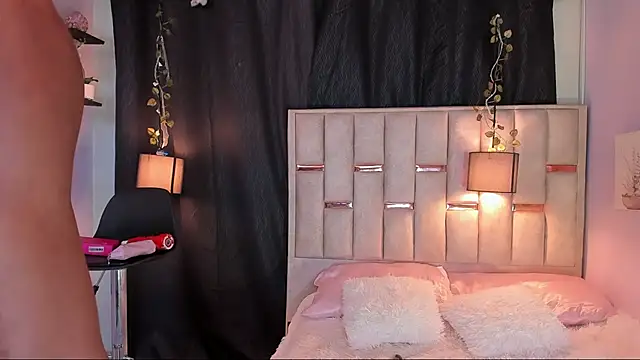 Snapshot of Hanzking01 chatting on 11-11-25, 03:17 Hanzking01 online show from 11-11-25, 03:17