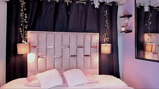 Snapshot of Hanzking01 chatting on 11-18-25, 03:23 Hanzking01 online show from 11-18-25, 03:23