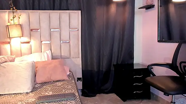 Snapshot of Hanzking01 chatting on 11-22-25, 10:58 Hanzking01 online show from 11-22-25, 10:58