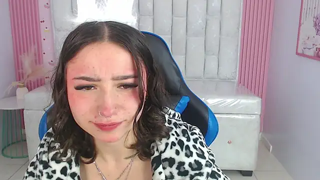 Snapshot of venuss09_s chatting on 01-06-26, 01:26 venuss09 s online show from 01-06-26, 01:26