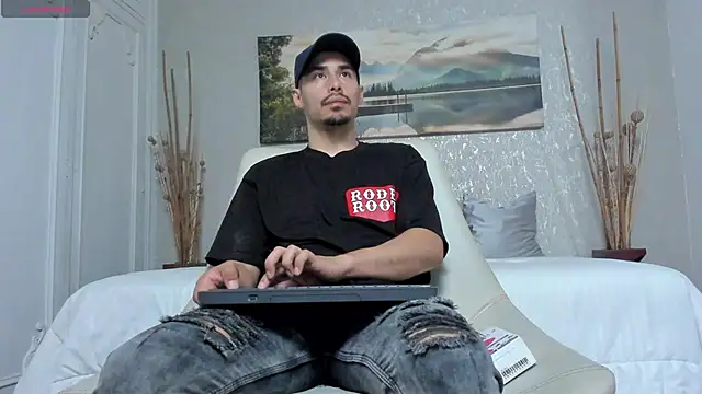 Snapshot of loghan_fox chatting on 09-24-25, 03:32 loghan fox online show from 09-24-25, 03:32