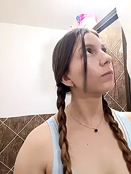 Snapshot of Arianna_Moss chatting on 11-05-25, 02:33 Arianna Moss online show from 11-05-25, 02:33