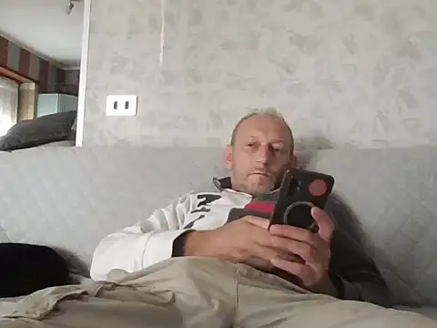 Snapshot of cazzoweb chatting on 09-22-25, 02:30 cazzoweb online show from 09-22-25, 02:30