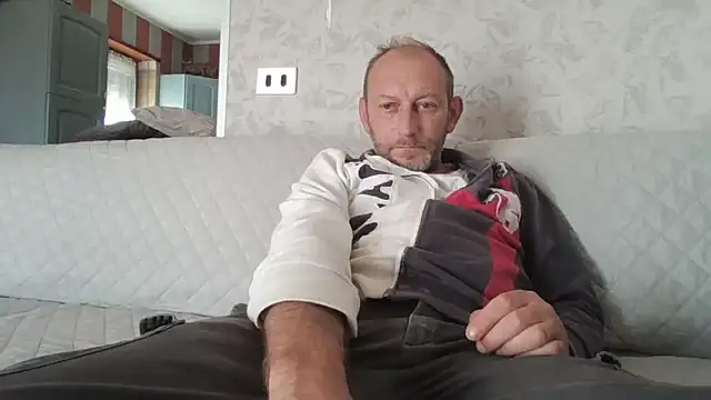 Snapshot of cazzoweb chatting on 09-28-25, 02:44 cazzoweb online show from 09-28-25, 02:44