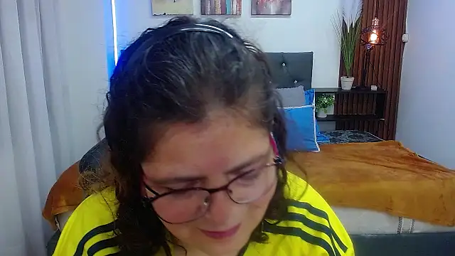 Linda banks  online show from 09-10-25, 01:38