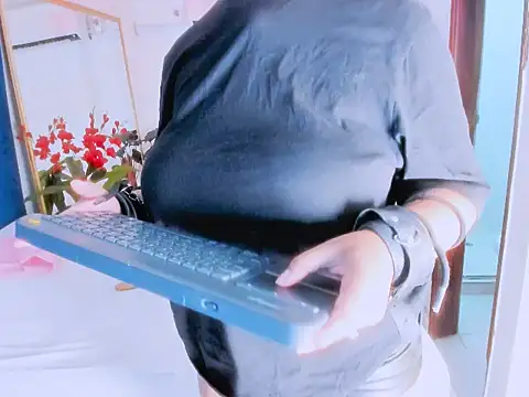 Snapshot of nahomy_ryans chatting on 11-16-25, 02:06 nahomy ryans online show from 11-16-25, 02:06