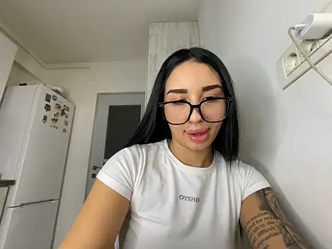 Snapshot of BlueEyes_BB chatting on 02-09-26, 04:11 BlueEyes BB online show from 02-09-26, 04:11