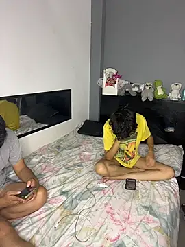 Kailertwink online show from 10-31-25, 05:08