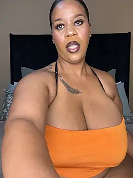 Snapshot of THICKBUNNYCHICKxxx chatting on 06-26-26, 07:40 THICKBUNNYCHICKxxx online show from 06-26-26, 07:40