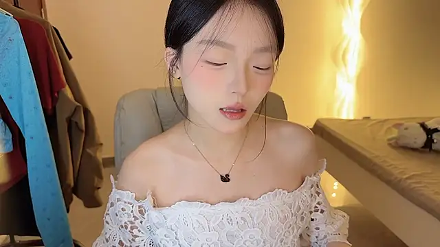 Robin-o3 online show from 10-02-25, 03:41