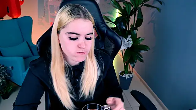 Stef Nicks online show from 09-19-25, 05:20