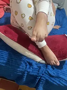 Snapshot of Theperfectbody chatting on 09-18-25, 06:04 Theperfectbody online show from 09-18-25, 06:04