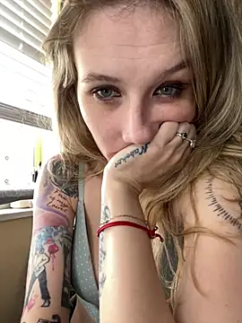 Snapshot of AutumnTides chatting on 02-22-26, 05:00 AutumnTides online show from 02-22-26, 05:00