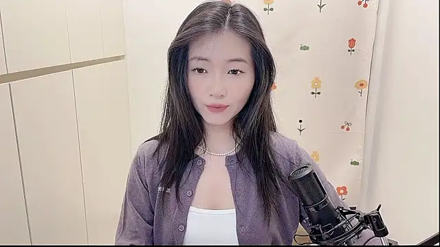 Snapshot of Rosalind_xixi chatting on 09-20-25, 09:32 Rosalind xixi online show from 09-20-25, 09:32