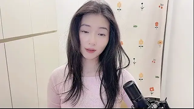 Snapshot of Rosalind_xixi chatting on 09-22-25, 10:39 Rosalind xixi online show from 09-22-25, 10:39