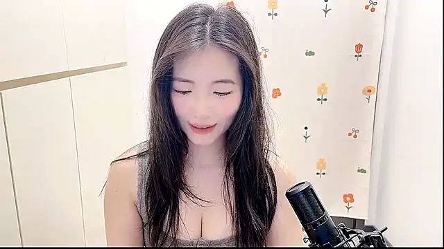 Snapshot of Rosalind_xixi chatting on 09-25-25, 01:26 Rosalind xixi online show from 09-25-25, 01:26