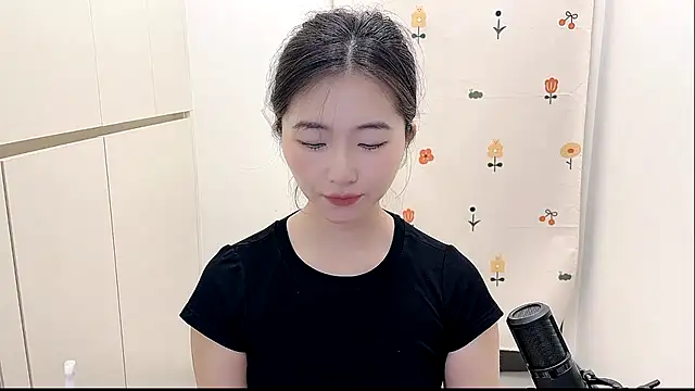 Snapshot of Rosalind_xixi chatting on 10-06-25, 07:17 Rosalind xixi online show from 10-06-25, 07:17