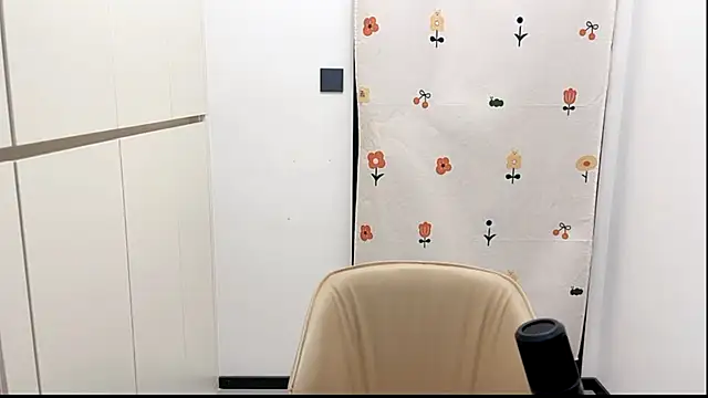 Snapshot of Rosalind_xixi chatting on 10-18-25, 02:36 Rosalind xixi online show from 10-18-25, 02:36