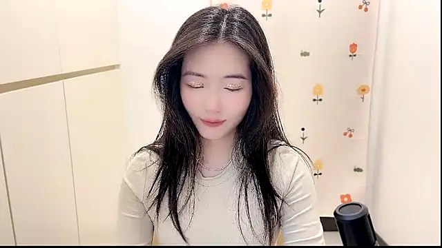 Snapshot of Rosalind_xixi chatting on 10-23-25, 02:44 Rosalind xixi online show from 10-23-25, 02:44