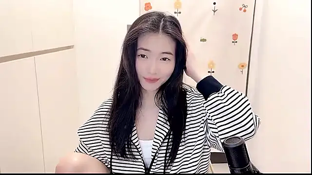 Snapshot of Rosalind_xixi chatting on 10-27-25, 03:32 Rosalind xixi online show from 10-27-25, 03:32