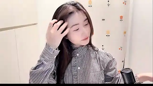 Snapshot of Rosalind_xixi chatting on 11-05-25, 08:36 Rosalind xixi online show from 11-05-25, 08:36