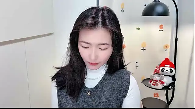 Snapshot of Rosalind_xixi chatting on 12-14-25, 02:17 Rosalind xixi online show from 12-14-25, 02:17