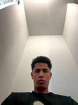 Snapshot of fuego01 chatting on 10-20-25, 03:23 fuego01 online show from 10-20-25, 03:23