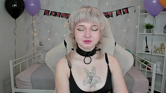 Tori Cutie online show from 10-26-25, 12:05