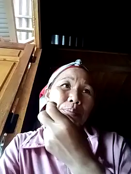 Snapshot of TinTin321 chatting on 09-30-25, 12:37 TinTin321 online show from 09-30-25, 12:37