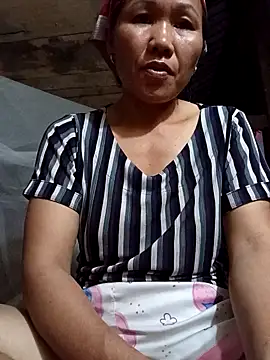 Snapshot of TinTin321 chatting on 10-21-25, 12:28 TinTin321 online show from 10-21-25, 12:28