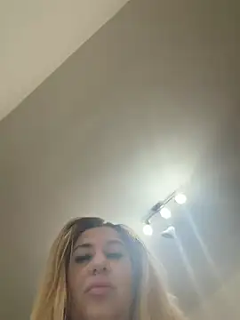 Snapshot of TheeaBlanco chatting on 12-14-25, 02:06 TheeaBlanco online show from 12-14-25, 02:06