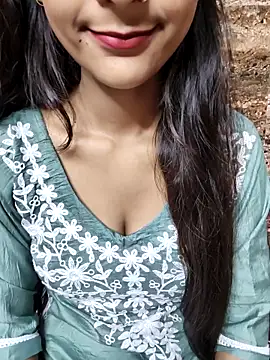 Snapshot of Indian-Aleena chatting on 10-10-25, 03:55 Indian-Aleena online show from 10-10-25, 03:55