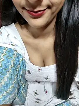 Snapshot of Indian-Aleena chatting on 10-18-25, 07:47 Indian-Aleena online show from 10-18-25, 07:47