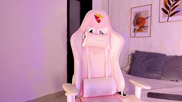 Snapshot of Ayleen_Dunkan chatting on 09-18-25, 12:18 Ayleen Dunkan online show from 09-18-25, 12:18