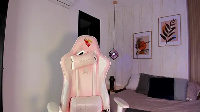 Snapshot of Ayleen_Dunkan chatting on 10-16-25, 12:39 Ayleen Dunkan online show from 10-16-25, 12:39