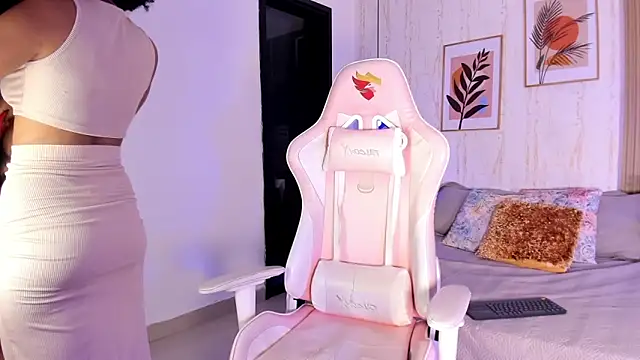 Snapshot of Ayleen_Dunkan chatting on 11-15-25, 12:34 Ayleen Dunkan online show from 11-15-25, 12:34