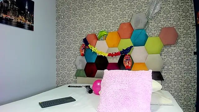 amarantha hanss online show from 12-16-25, 05:40