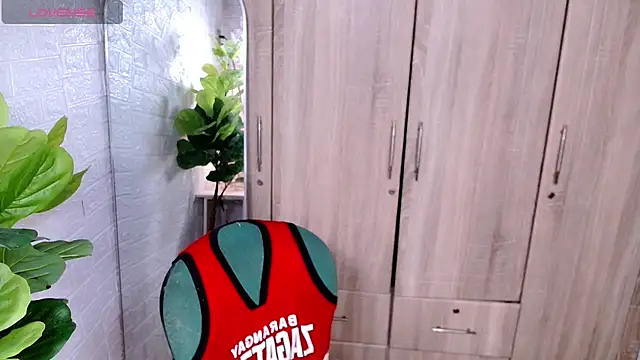 PinooyMilker online show from 11-28-25, 04:09