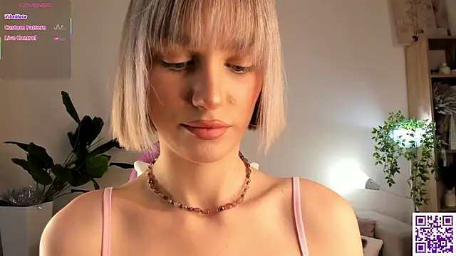 Snapshot of Ice_Strawberry chatting on 01-11-26, 02:49 Ice Strawberry online show from 01-11-26, 02:49