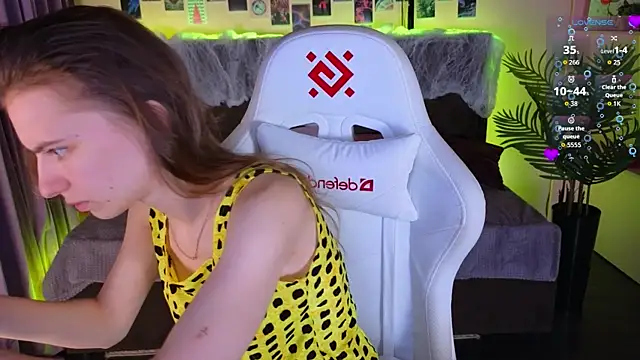 Snapshot of kaleriyaa_ chatting on 10-30-25, 01:29 kaleriyaa online show from 10-30-25, 01:29