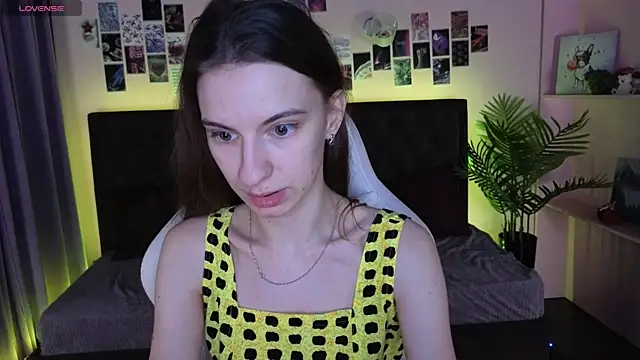 Snapshot of kaleriyaa_ chatting on 12-02-25, 03:01 kaleriyaa online show from 12-02-25, 03:01