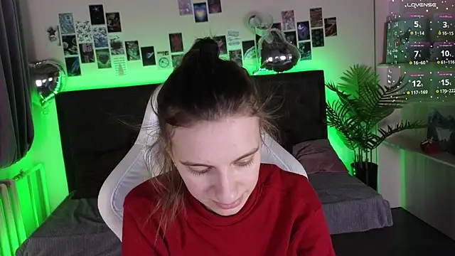 Snapshot of kaleriyaa_ chatting on 12-14-25, 03:23 kaleriyaa online show from 12-14-25, 03:23