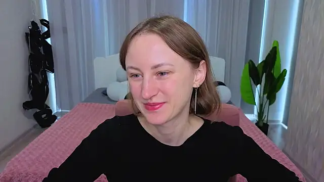 LuluChiiii online show from 11-10-25, 10:47